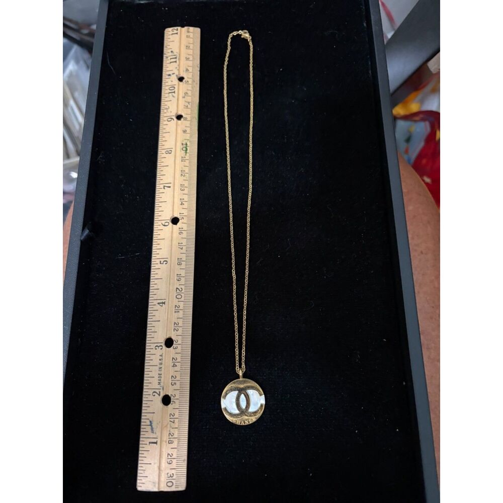 Channel symbol over mother of pearl inlay pendant on gold toned chain - Picture 10 of 10